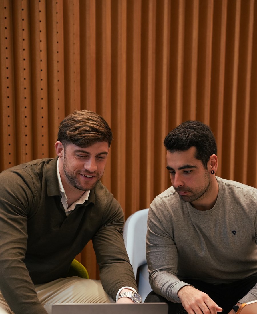 Equipo NovarHomes trabajando en la valoración del inmueble